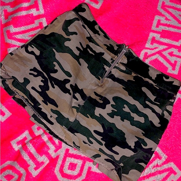 Camo skirt - Picture 2 of 2